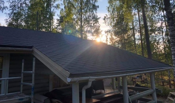 Ulkomaalaus Hollolassa, Orimattilassa tai Nastolassa viimeistellään ikkunanpielien yksityiskohdissa